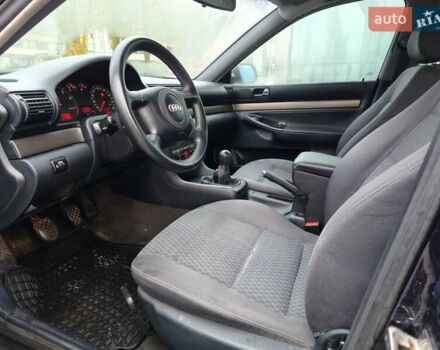 Синій Ауді А4, об'ємом двигуна 1.6 л та пробігом 348 тис. км за 2999 $, фото 18 на Automoto.ua