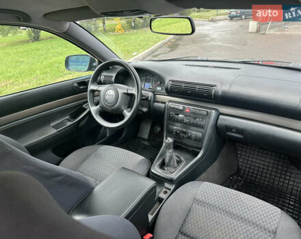 Синій Ауді А4, об'ємом двигуна 1.6 л та пробігом 343 тис. км за 3650 $, фото 9 на Automoto.ua