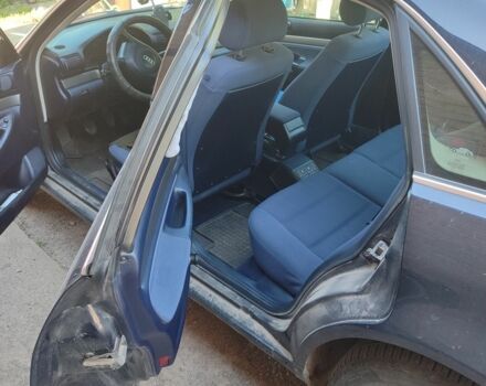 Синий Ауди А4, объемом двигателя 2.5 л и пробегом 370 тыс. км за 3000 $, фото 7 на Automoto.ua