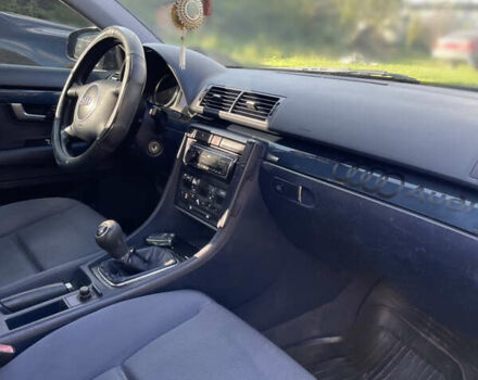Синий Ауди А4, объемом двигателя 1.6 л и пробегом 209 тыс. км за 3750 $, фото 3 на Automoto.ua