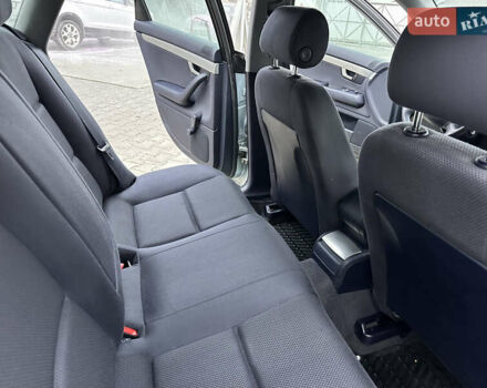 Синій Ауді А4, об'ємом двигуна 2 л та пробігом 238 тис. км за 4999 $, фото 41 на Automoto.ua