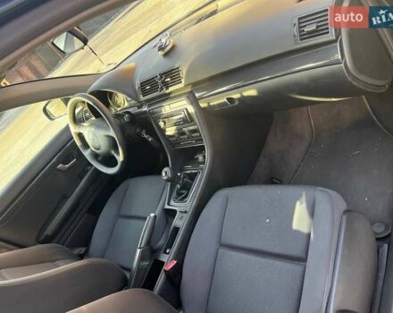 Синій Ауді А4, об'ємом двигуна 1.6 л та пробігом 211 тис. км за 6000 $, фото 19 на Automoto.ua