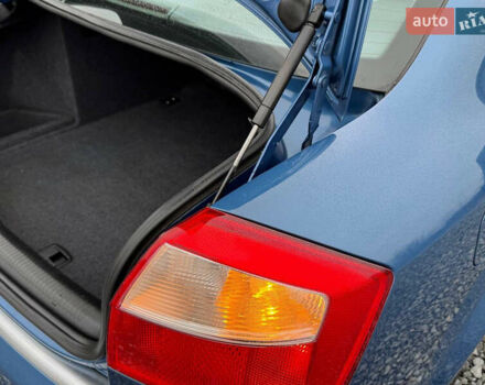 Синій Ауді А4, об'ємом двигуна 2 л та пробігом 205 тис. км за 4550 $, фото 73 на Automoto.ua