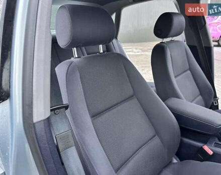 Синій Ауді А4, об'ємом двигуна 2 л та пробігом 238 тис. км за 4999 $, фото 33 на Automoto.ua