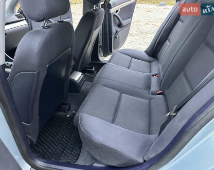 Синій Ауді А4, об'ємом двигуна 2 л та пробігом 238 тис. км за 4999 $, фото 44 на Automoto.ua