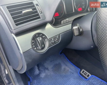 Синий Ауди А4, объемом двигателя 2.5 л и пробегом 303 тыс. км за 5800 $, фото 4 на Automoto.ua