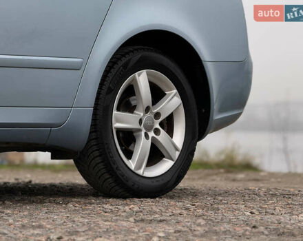 Синий Ауди А4, объемом двигателя 1.97 л и пробегом 240 тыс. км за 7400 $, фото 4 на Automoto.ua