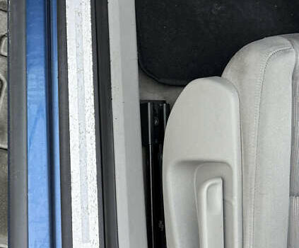 Синий Ауди А4, объемом двигателя 1.6 л и пробегом 175 тыс. км за 6999 $, фото 13 на Automoto.ua
