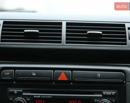 Синій Ауді А4, об'ємом двигуна 1.6 л та пробігом 246 тис. км за 6500 $, фото 31 на Automoto.ua