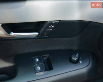 Синий Ауди А4, объемом двигателя 1.6 л и пробегом 179 тыс. км за 7300 $, фото 14 на Automoto.ua