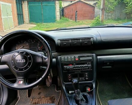 Синий Ауди А4, объемом двигателя 2.6 л и пробегом 377 тыс. км за 2677 $, фото 7 на Automoto.ua