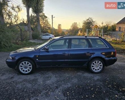 Синий Ауди А4, объемом двигателя 2.6 л и пробегом 300 тыс. км за 3000 $, фото 3 на Automoto.ua