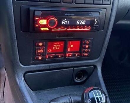 Синий Ауди А4, объемом двигателя 1.9 л и пробегом 447 тыс. км за 3700 $, фото 4 на Automoto.ua