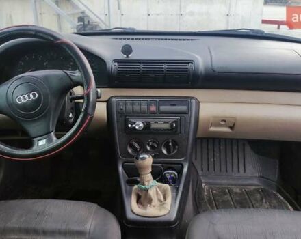 Синий Ауди А4, объемом двигателя 1.6 л и пробегом 350 тыс. км за 2500 $, фото 3 на Automoto.ua