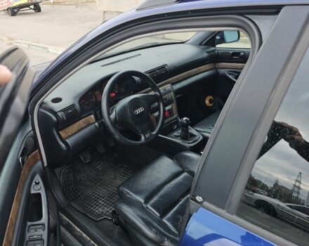 Синий Ауди А4, объемом двигателя 2 л и пробегом 250 тыс. км за 2300 $, фото 6 на Automoto.ua