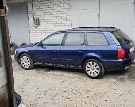 Синий Ауди А4, объемом двигателя 2 л и пробегом 250 тыс. км за 2200 $, фото 1 на Automoto.ua