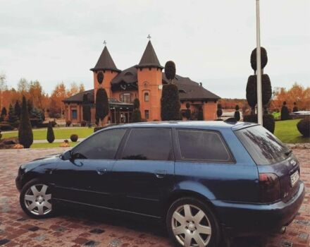 Синий Ауди А4, объемом двигателя 1.6 л и пробегом 300 тыс. км за 3300 $, фото 1 на Automoto.ua