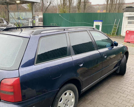 Синий Ауди А4, объемом двигателя 1.8 л и пробегом 250 тыс. км за 3700 $, фото 1 на Automoto.ua