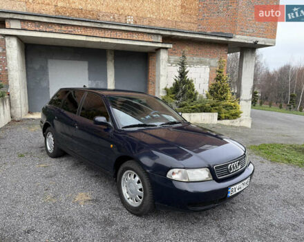 Синий Ауди А4, объемом двигателя 1.8 л и пробегом 360 тыс. км за 3900 $, фото 1 на Automoto.ua