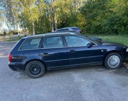 Синий Ауди А4, объемом двигателя 1.8 л и пробегом 1 тыс. км за 500 $, фото 1 на Automoto.ua