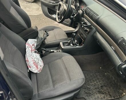 Синий Ауди А4, объемом двигателя 2.5 л и пробегом 400 тыс. км за 3500 $, фото 9 на Automoto.ua