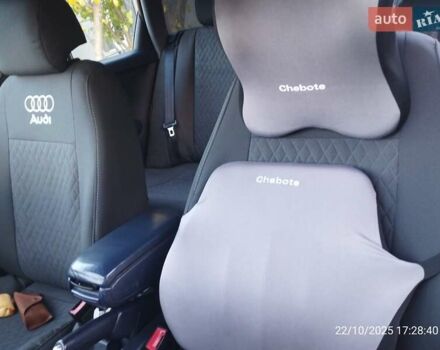 Синий Ауди А4, объемом двигателя 1.6 л и пробегом 318 тыс. км за 4500 $, фото 5 на Automoto.ua