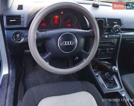 Синий Ауди А4, объемом двигателя 1.6 л и пробегом 318 тыс. км за 4500 $, фото 2 на Automoto.ua