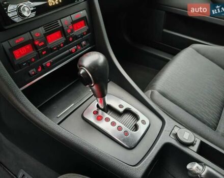 Синій Ауді А4, об'ємом двигуна 2 л та пробігом 235 тис. км за 6450 $, фото 16 на Automoto.ua