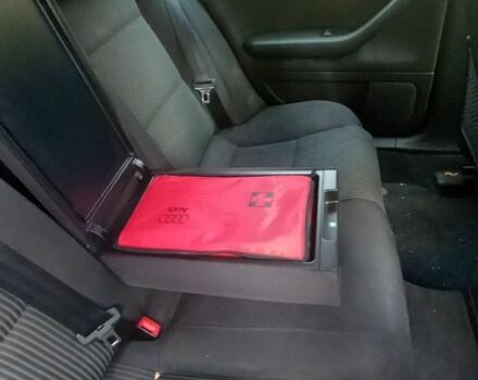 Синий Ауди А4, объемом двигателя 2 л и пробегом 313 тыс. км за 3300 $, фото 13 на Automoto.ua