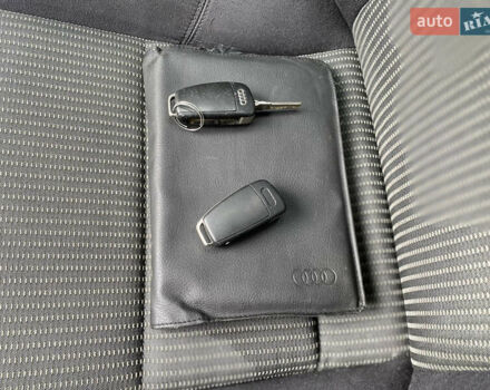 Синій Ауді А4, об'ємом двигуна 2 л та пробігом 290 тис. км за 6850 $, фото 31 на Automoto.ua