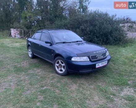 Синий Ауди А4, объемом двигателя 1.8 л и пробегом 300 тыс. км за 2500 $, фото 1 на Automoto.ua