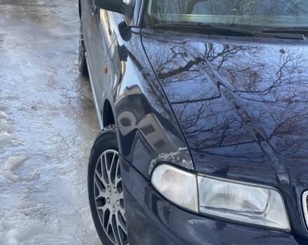 Синій Ауді А4, об'ємом двигуна 1.8 л та пробігом 300 тис. км за 1000 $, фото 1 на Automoto.ua