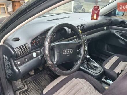 Синий Ауди А4, объемом двигателя 1.8 л и пробегом 310 тыс. км за 3300 $, фото 1 на Automoto.ua