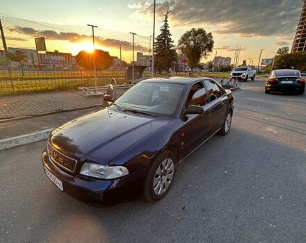 Синій Ауді А4, об'ємом двигуна 1.6 л та пробігом 320 тис. км за 3000 $, фото 1 на Automoto.ua