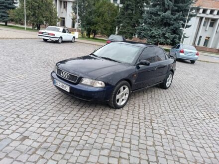 Синий Ауди А4, объемом двигателя 1.6 л и пробегом 350 тыс. км за 2600 $, фото 1 на Automoto.ua