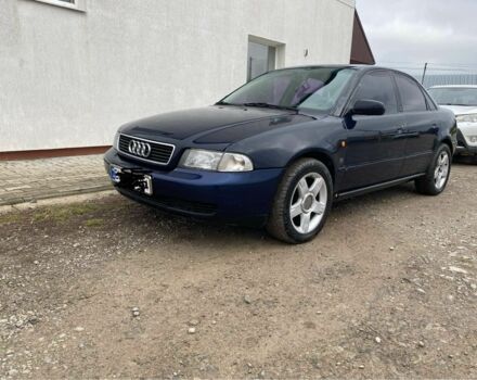 Синий Ауди А4, объемом двигателя 1.6 л и пробегом 100 тыс. км за 2500 $, фото 1 на Automoto.ua