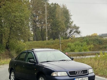 Синій Ауді А4, об'ємом двигуна 1.8 л та пробігом 300 тис. км за 1450 $, фото 1 на Automoto.ua