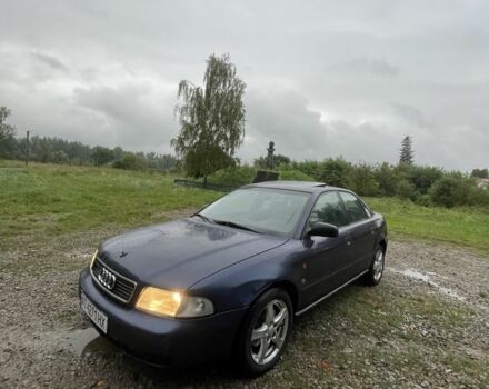 Синий Ауди А4, объемом двигателя 1.8 л и пробегом 300 тыс. км за 1800 $, фото 1 на Automoto.ua