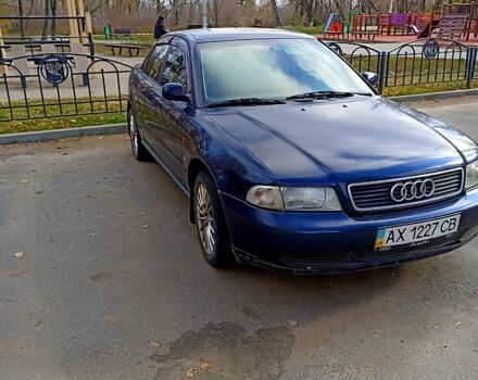 Синий Ауди А4, объемом двигателя 1.6 л и пробегом 260 тыс. км за 2900 $, фото 1 на Automoto.ua