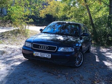 Синий Ауди А4, объемом двигателя 1.6 л и пробегом 280 тыс. км за 3300 $, фото 1 на Automoto.ua