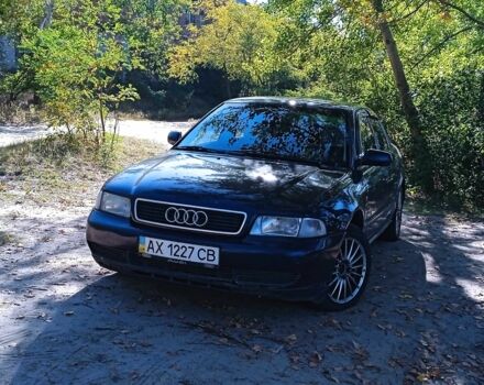 Синій Ауді А4, об'ємом двигуна 1.6 л та пробігом 280 тис. км за 3300 $, фото 1 на Automoto.ua