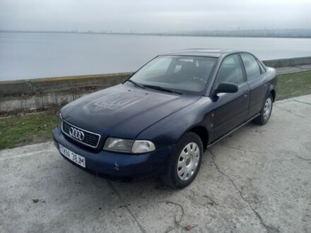 Синий Ауди А4, объемом двигателя 1.9 л и пробегом 333 тыс. км за 1300 $, фото 1 на Automoto.ua