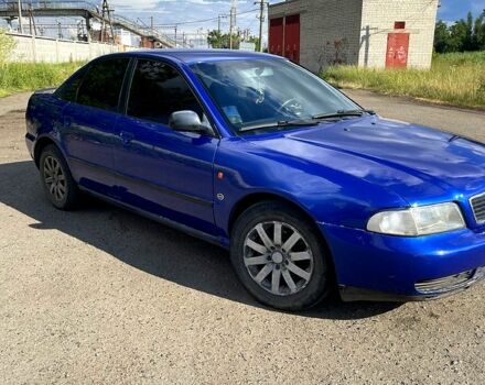 Синий Ауди А4, объемом двигателя 1.6 л и пробегом 350 тыс. км за 3000 $, фото 1 на Automoto.ua