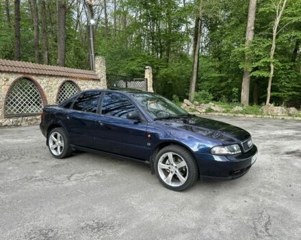 Синий Ауди А4, объемом двигателя 1.8 л и пробегом 300 тыс. км за 3000 $, фото 1 на Automoto.ua