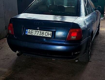 Синій Ауді А4, об'ємом двигуна 1.6 л та пробігом 400 тис. км за 1420 $, фото 1 на Automoto.ua