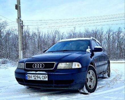 Синий Ауди А4, объемом двигателя 2.6 л и пробегом 459 тыс. км за 3800 $, фото 1 на Automoto.ua