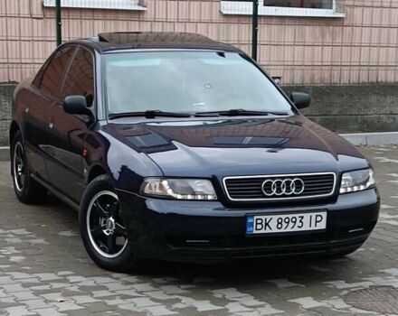 Синий Ауди А4, объемом двигателя 1.78 л и пробегом 300 тыс. км за 3300 $, фото 1 на Automoto.ua