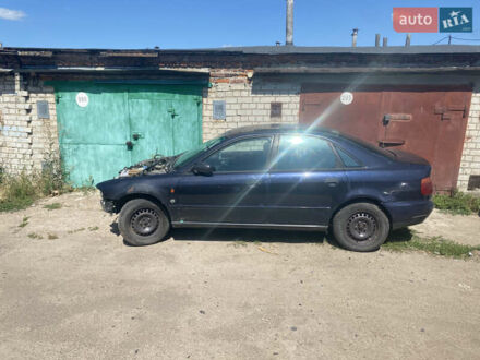 Ауді А4 1996 у Чернігові на Automoto.ua Синій Ауді А4, об'ємом двигуна 1.6 л та пробігом 300 тис. км за 300 $, фото 1 на Automoto.ua