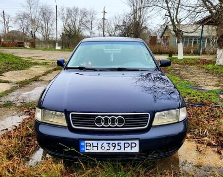 Синий Ауди А4, объемом двигателя 1.6 л и пробегом 300 тыс. км за 2100 $, фото 1 на Automoto.ua