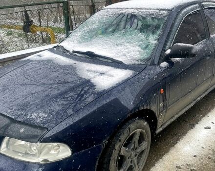 Синий Ауди А4, объемом двигателя 1.6 л и пробегом 332 тыс. км за 2850 $, фото 1 на Automoto.ua